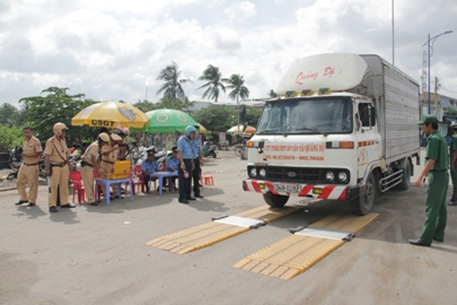 Kon Tum tình trạng xe quá khổ, quá tải đã giảm